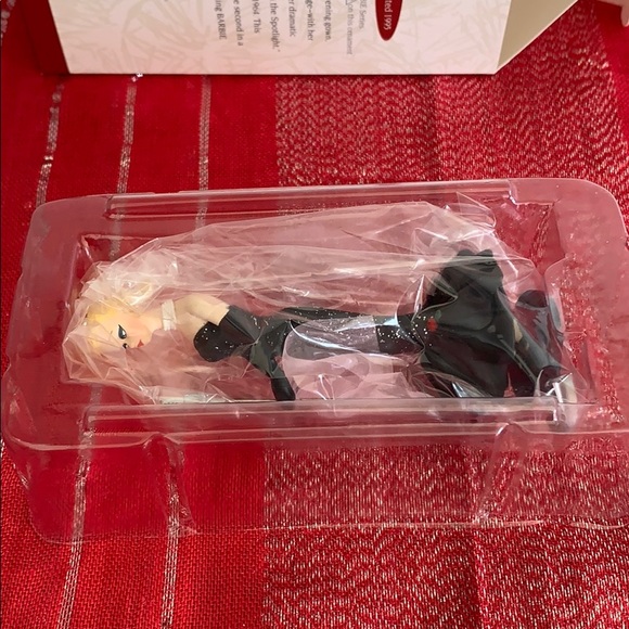 1995 Hallmark Barbie Collector’s Series Ornament - Picture 10 of 16